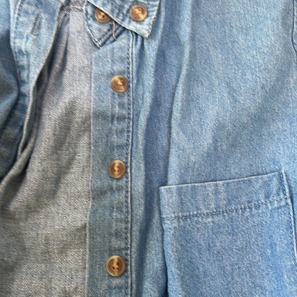 Brandy Melville cropped Jean button up - Picture 3 of 3